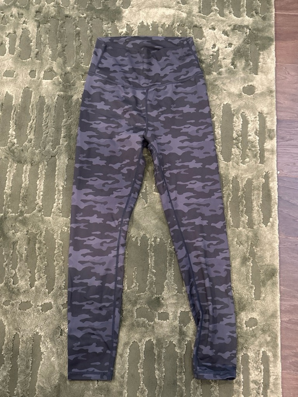 High-Rise Camo Leggings in Gray